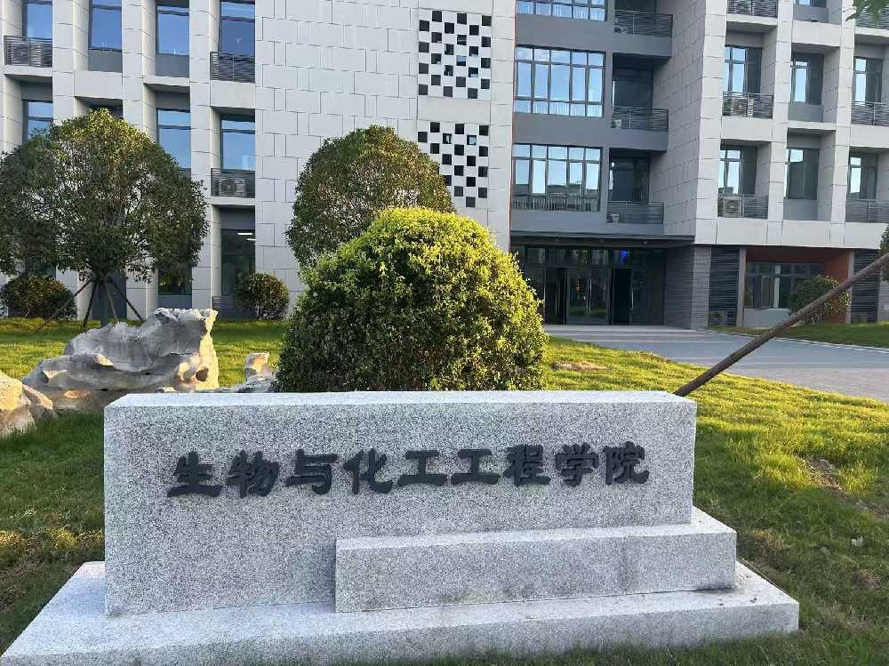 汇川区扬州职业大学体育场高杆灯项目